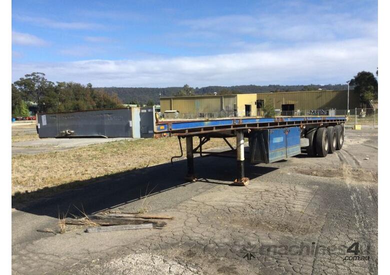 caption 1996 Freighter ST3 Tri Axle Flat Bed Trailer