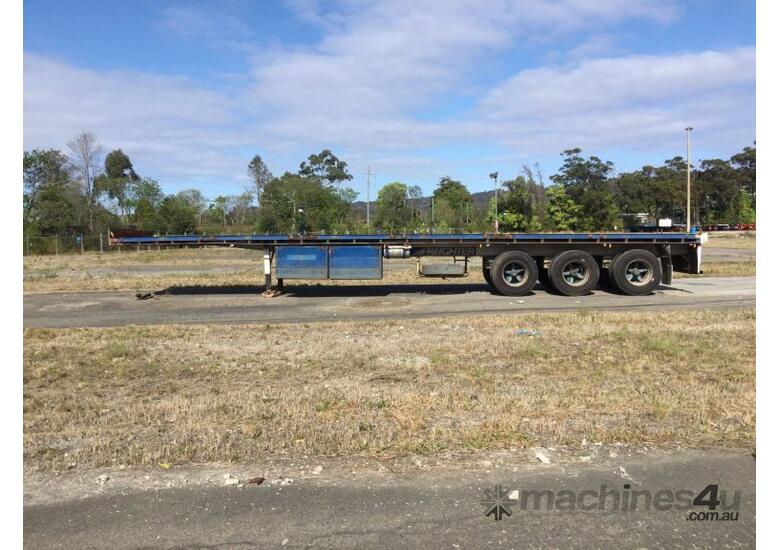 caption 1996 Freighter ST3 Tri Axle Flat Bed Trailer