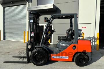 Wollongong Forklift: 2009 Toyota 3.5T LPG, 3-Stage Container Mast, 4.3m Lift!