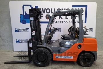 Wollongong Forklift: 2009 Toyota 3.5T LPG, 3-Stage Container Mast, 4.3m Lift!