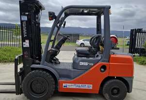 Wollongong Forklift: 2009 Toyota 3.5T LPG, 3-Stage Container Mast, 4.3m Lift!