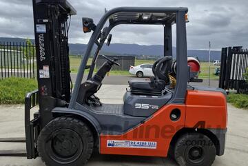 Wollongong Forklift: 2009 Toyota 3.5T LPG, 3-Stage Container Mast, 4.3m Lift!