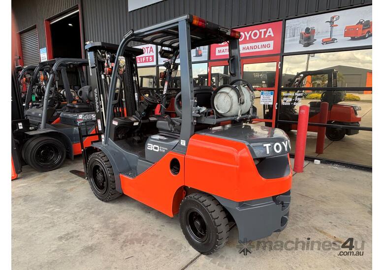 caption Toyota 2016 Toyota 8FG30 Tonne LPG forklift