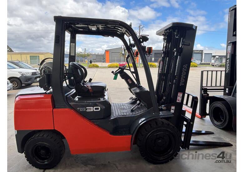caption Toyota 2016 Toyota 8FG30 Tonne LPG forklift