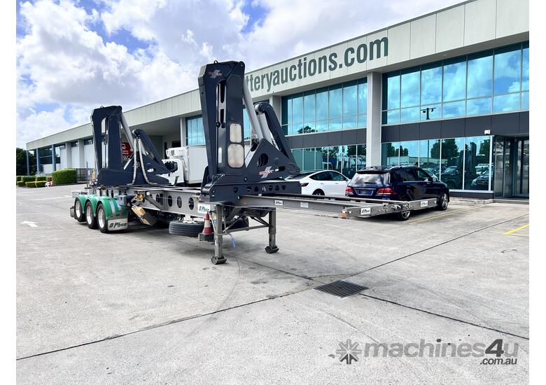 caption 2023 O'Phee Swinglift 1009 Side Loader Tri-Axle Trailer