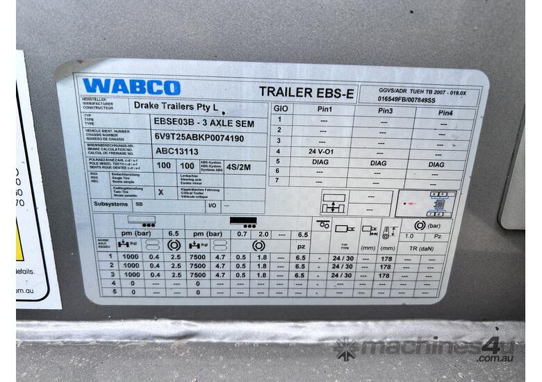 caption 2023 O'Phee Swinglift 1009 Side Loader Tri-Axle Trailer