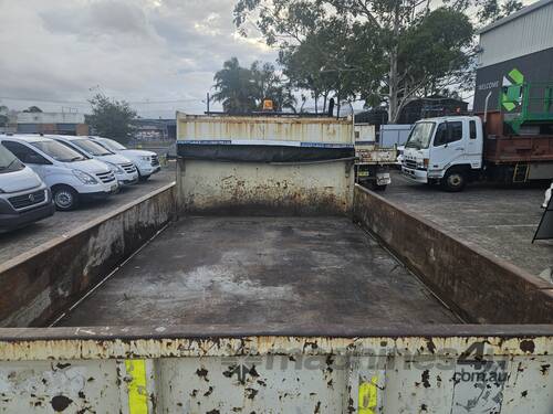 caption 2004 Hino Dutro 4x2 Tipper