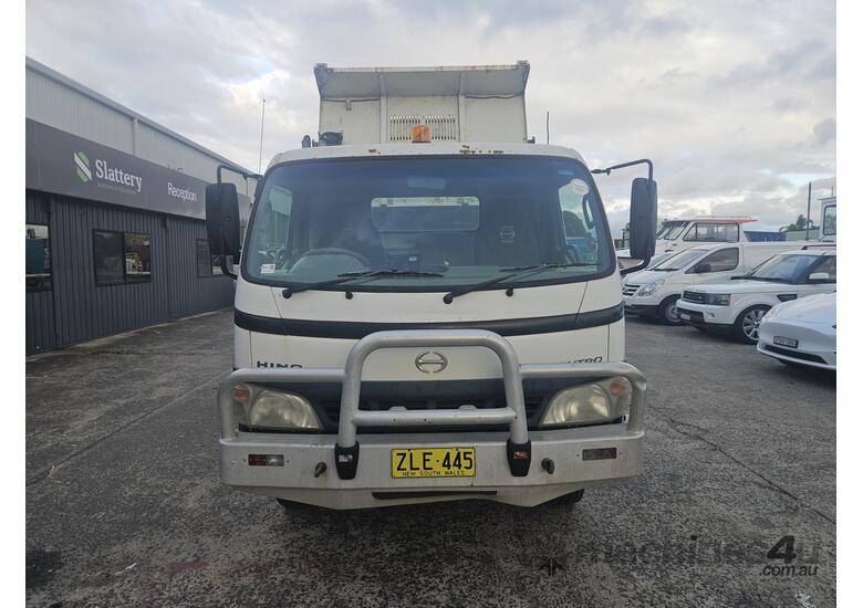 caption 2004 Hino Dutro 4x2 Tipper