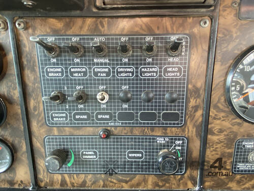 caption 1995 Kenworth T600 Series Prime Mover