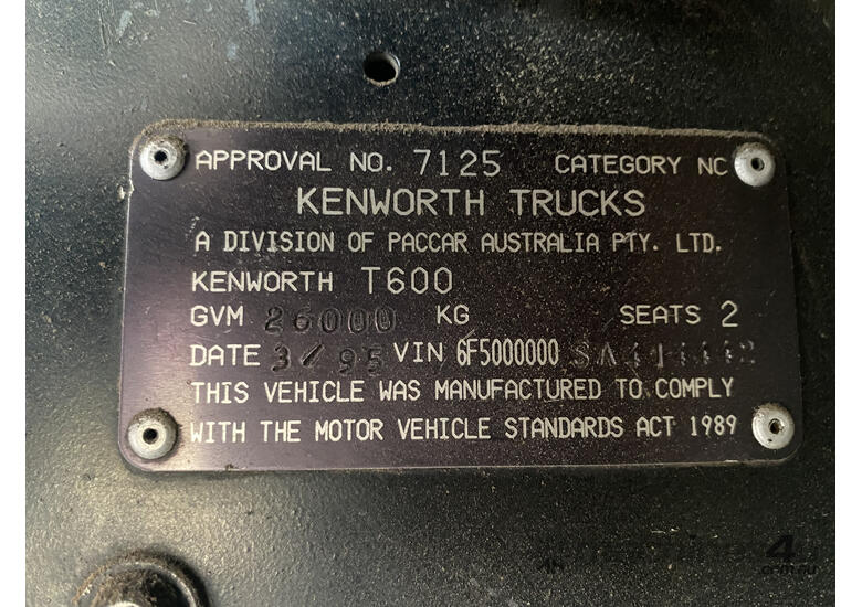 caption 1995 Kenworth T600 Series Prime Mover
