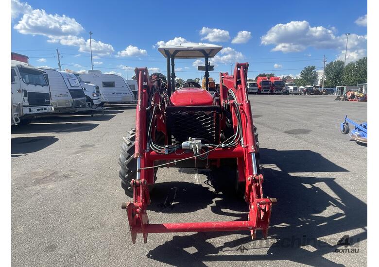 caption Massey Ferguson 2635 Tractor / Loader