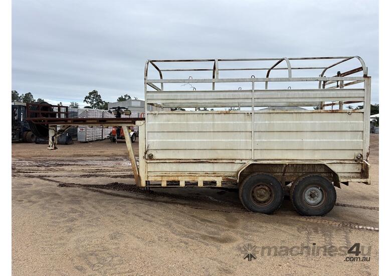 caption 1990 MACRO GOOSENECK TRAILER