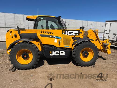 caption 2022 JCB 542-70PRO Telescopic Handler 4WD