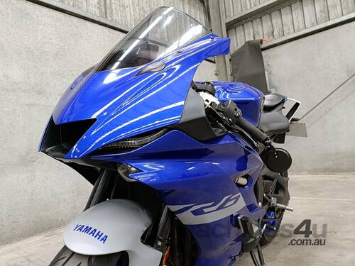 caption 2020 Yamaha YZF R6 Motorcycle