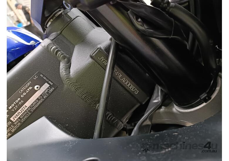 caption 2020 Yamaha YZF R6 Motorcycle