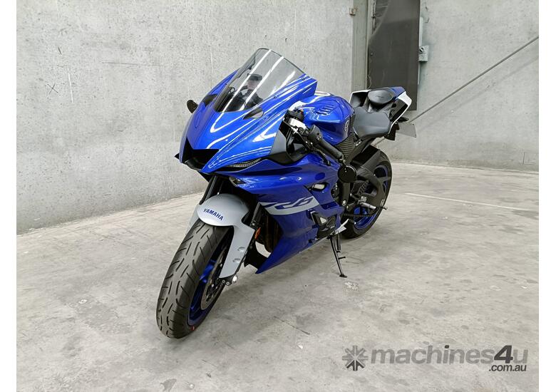 caption 2020 Yamaha YZF R6 Motorcycle