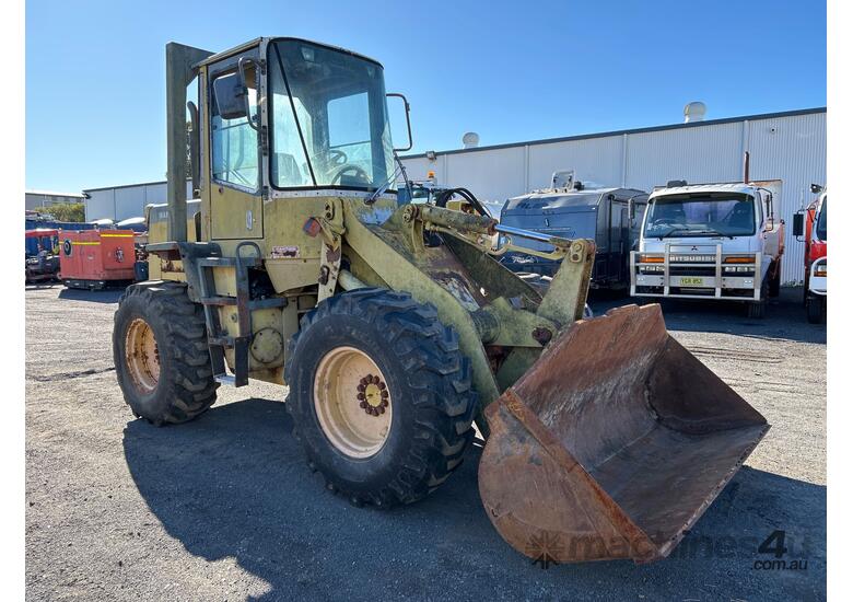 caption Komatsu WA100-3 Loader