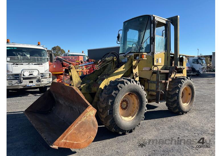 caption Komatsu WA100-3 Loader