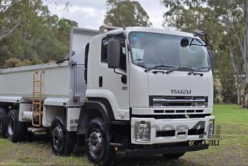 Isuzu 2015   84 350HP Tipper