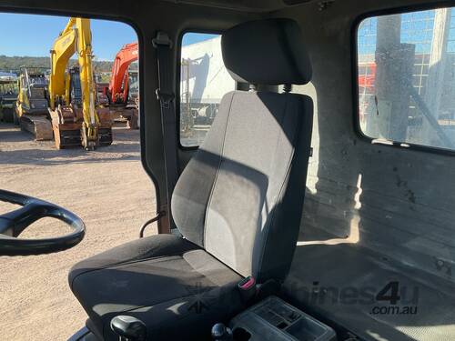 caption 2002 Isuzu FVD Table Top