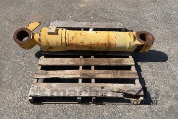 WA500-6 Bucket Cylinder