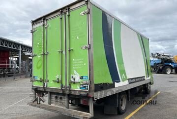 Isuzu 2006   NQR Fridge Pantech