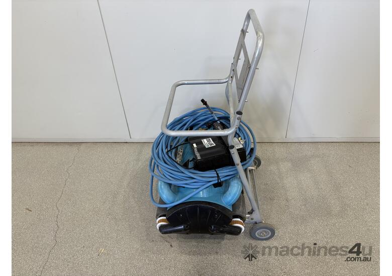 caption Robotek Robo Max40 Pool Cleaner (Ex-Council)