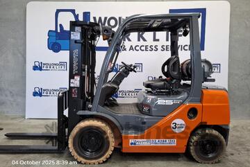 Wollongong Forklift: 2014 Toyota 2.5T, LPG, 3-Stage Container Mast, 4.3m Lift!