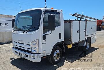 Isuzu 2011   NPR75-155