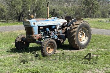 Ford 1965   5000 TRACTOR.