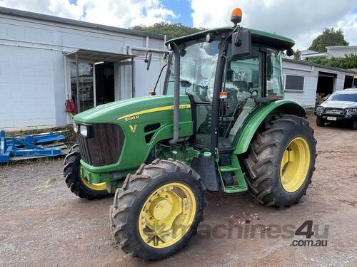 John Deere 5095M cab tractor
