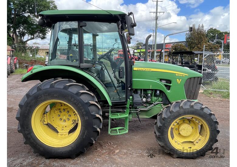 John Deere 5095M cab tractor