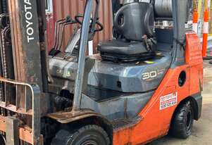 Toyota 3T LPG Forklift 32-8FGK30 Reduced from $11,000 Priced to Sell Fast!