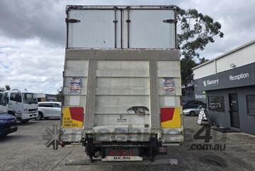 1998 Mitsubishi Fighter 4x2 Curtainsider