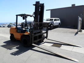 Toyota 7FD45 13Z Diesel Forklift - picture0' - Click to enlarge
