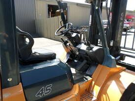Toyota 7FD45 13Z Diesel Forklift - picture1' - Click to enlarge