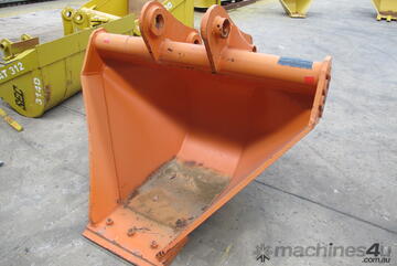 SEC 20 Ton V Trenching Mud Bucket for Hitachi ZX200 - Includes Pin, 1520mm Top / 500mm Bottom SEC 20 Ton V Trenching Mud Bucket for Hitachi ZX200 - Includes Pin, 1520mm Top / 500mm Bottom