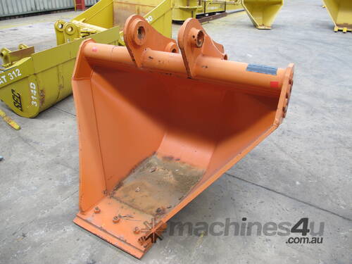 SEC 20 Ton V Trenching Mud Bucket for Hitachi ZX200 - Includes Pin, 1520mm Top / 500mm Bottom