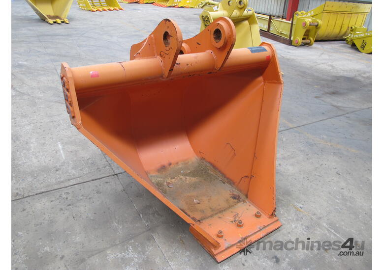 SEC 20 Ton V Trenching Mud Bucket for Hitachi ZX200 - Includes Pin, 1520mm Top / 500mm Bottom