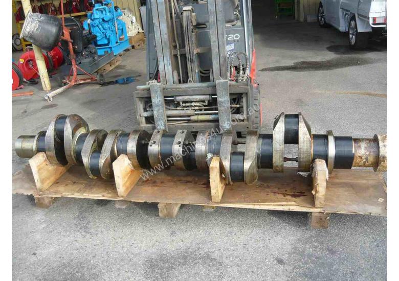 caption DUETZ BV6M628 1500HP 6 CYLINDER CRANK