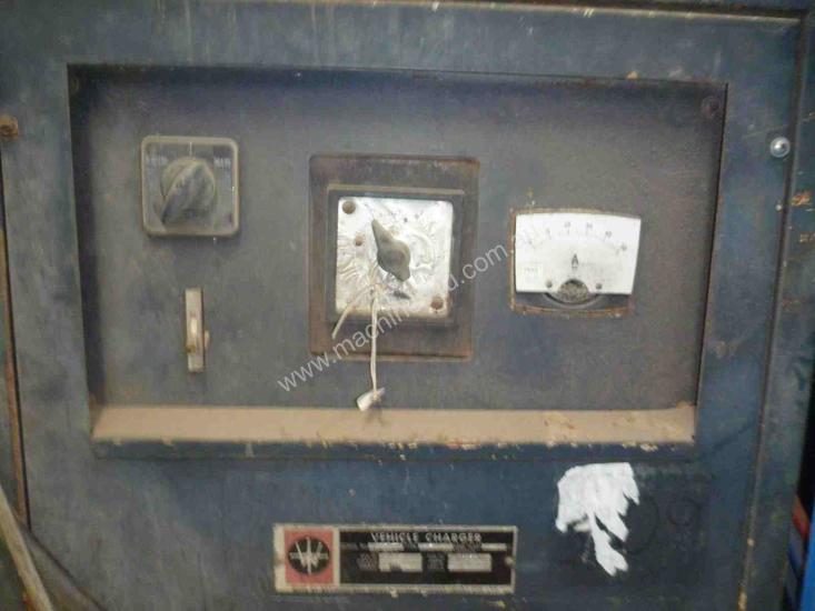 caption WESTINGHOUSE 24VOLT FORKLIFT BATTERY CHARGER