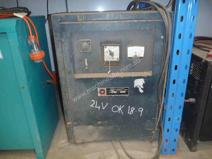 caption WESTINGHOUSE 24VOLT FORKLIFT BATTERY CHARGER