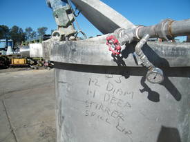 ss tank with  stirrer - picture1' - Click to enlarge