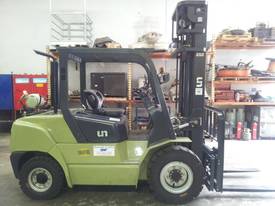 4 tonne  LPG forklift - picture0' - Click to enlarge