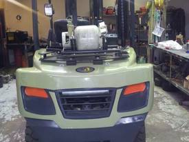 4 tonne  LPG forklift - picture1' - Click to enlarge