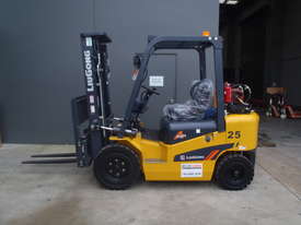 New 2.5T LPG Container Forklift - picture0' - Click to enlarge