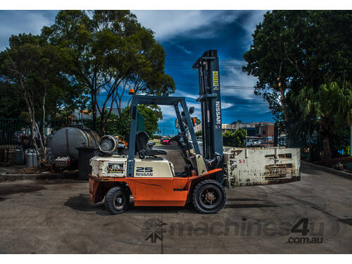 Nissan 2.5 tonne forklift with clamp - SOLD AS IS