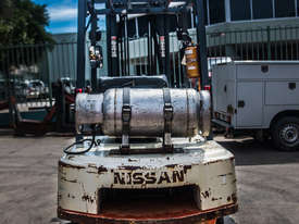 Nissan 2.5 tonne forklift with clamp - SOLD AS IS - picture2' - Click to enlarge
