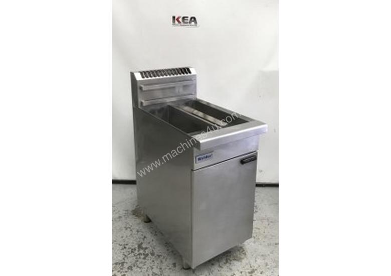caption Waldorf Twin Pan Gas Fryer