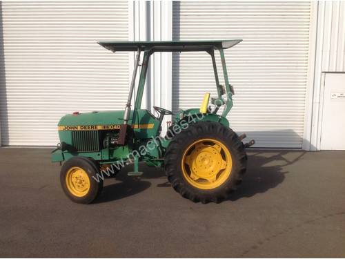 John Deere 1040 Farm Tractor 